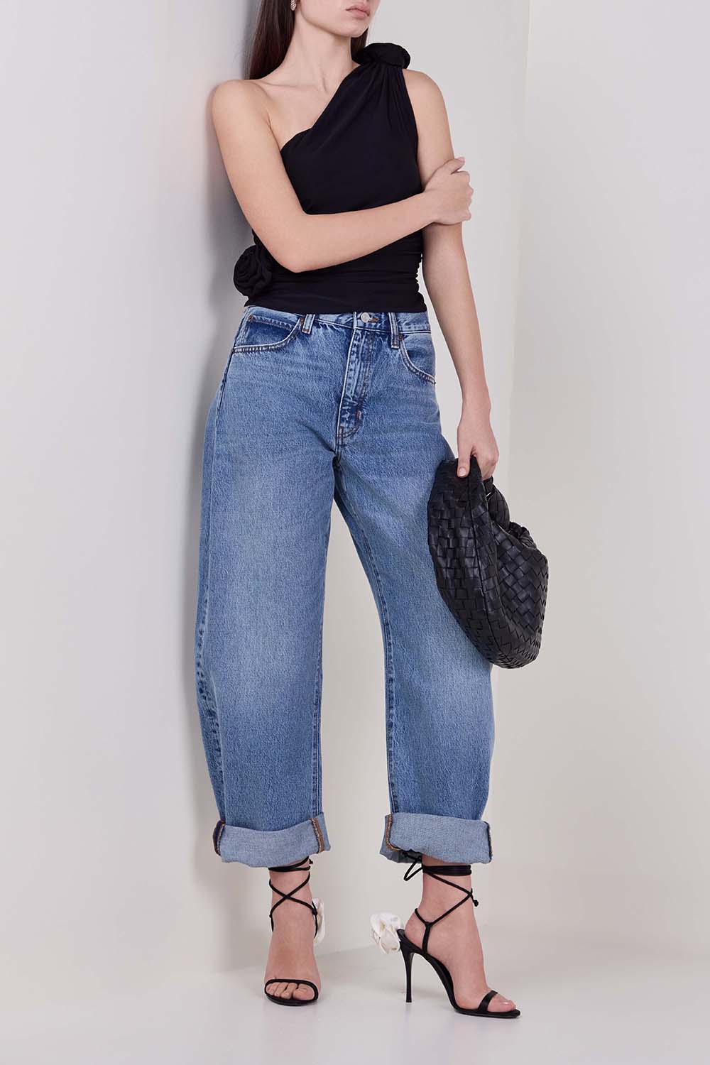 מכנסי ג'ינס בגזרת בלון